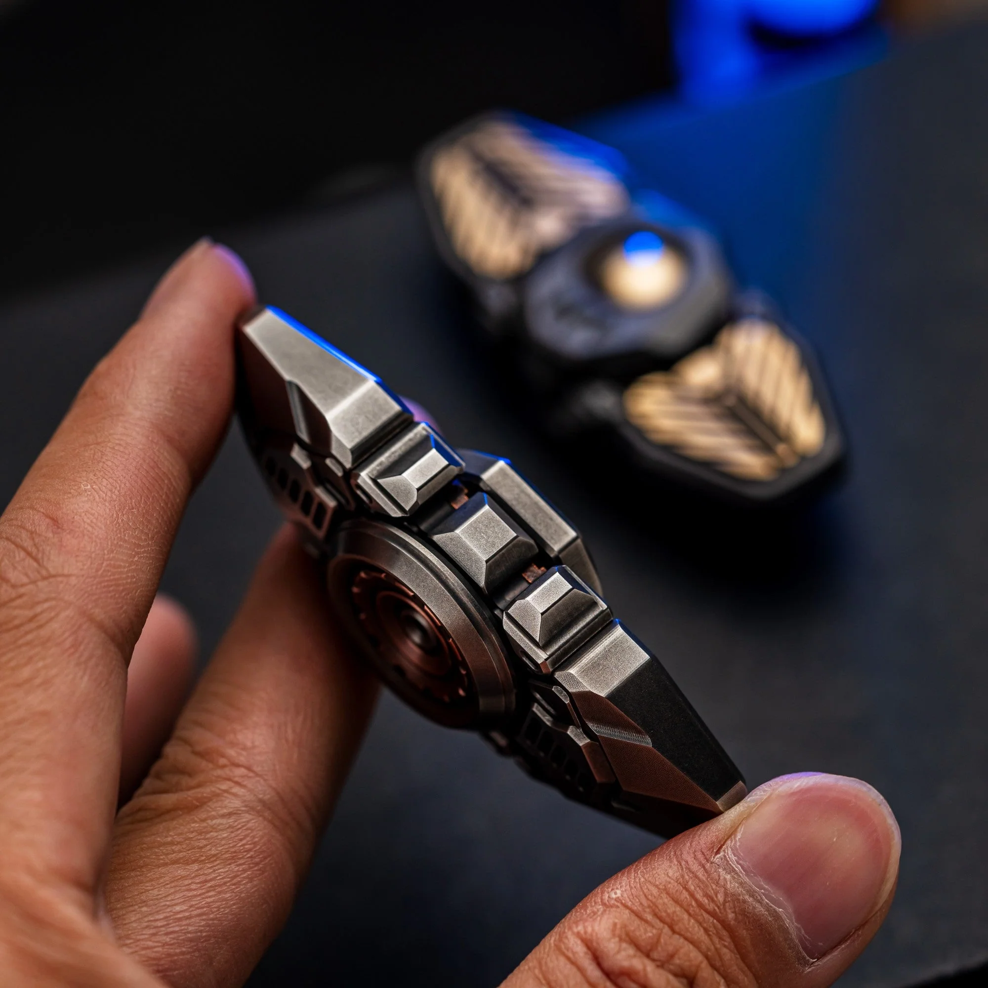 Wanwu COURIER Mini Robot Stretchable Fidget Spinner - Image 7