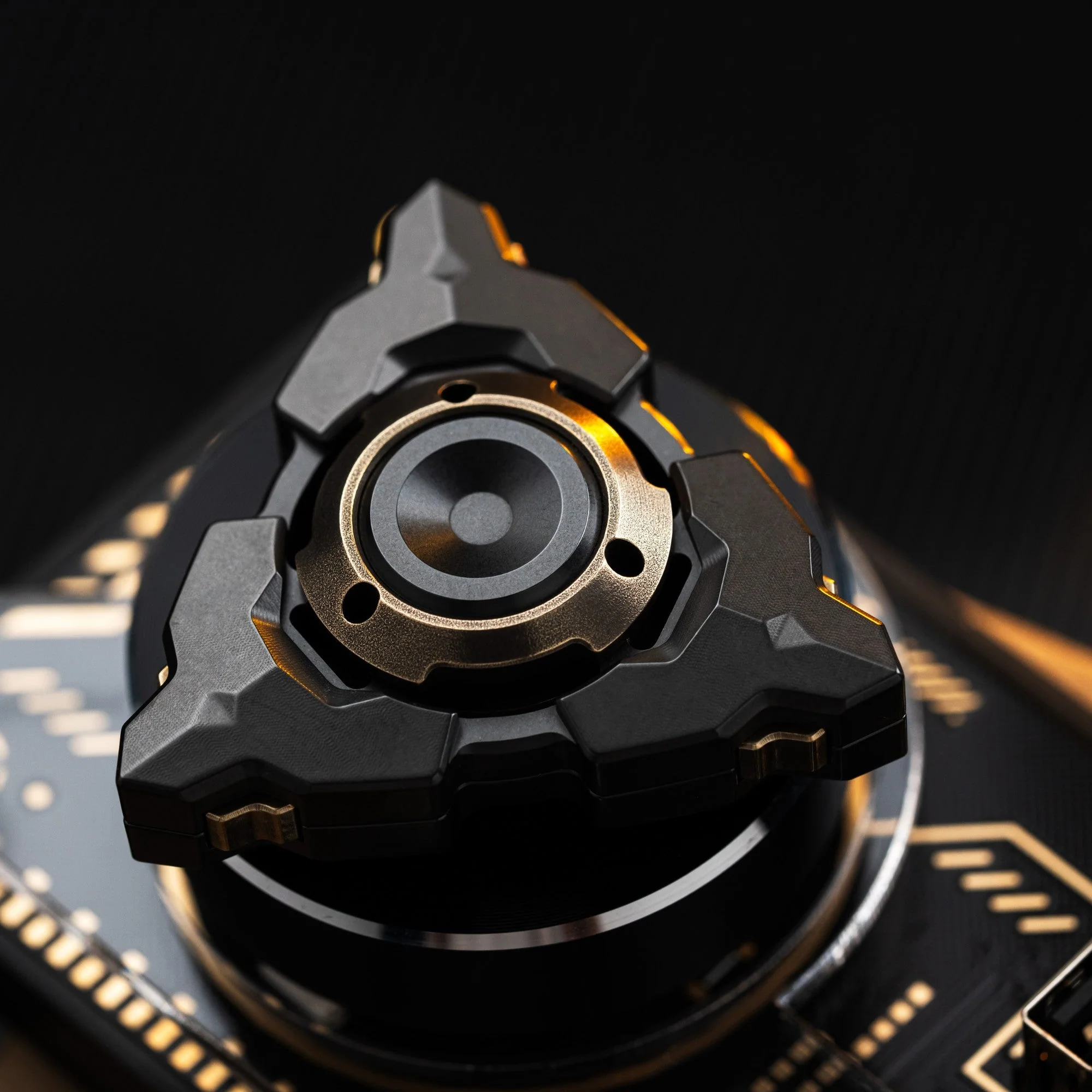 Wanwu Split Armor Fidget Spinner - Image 3