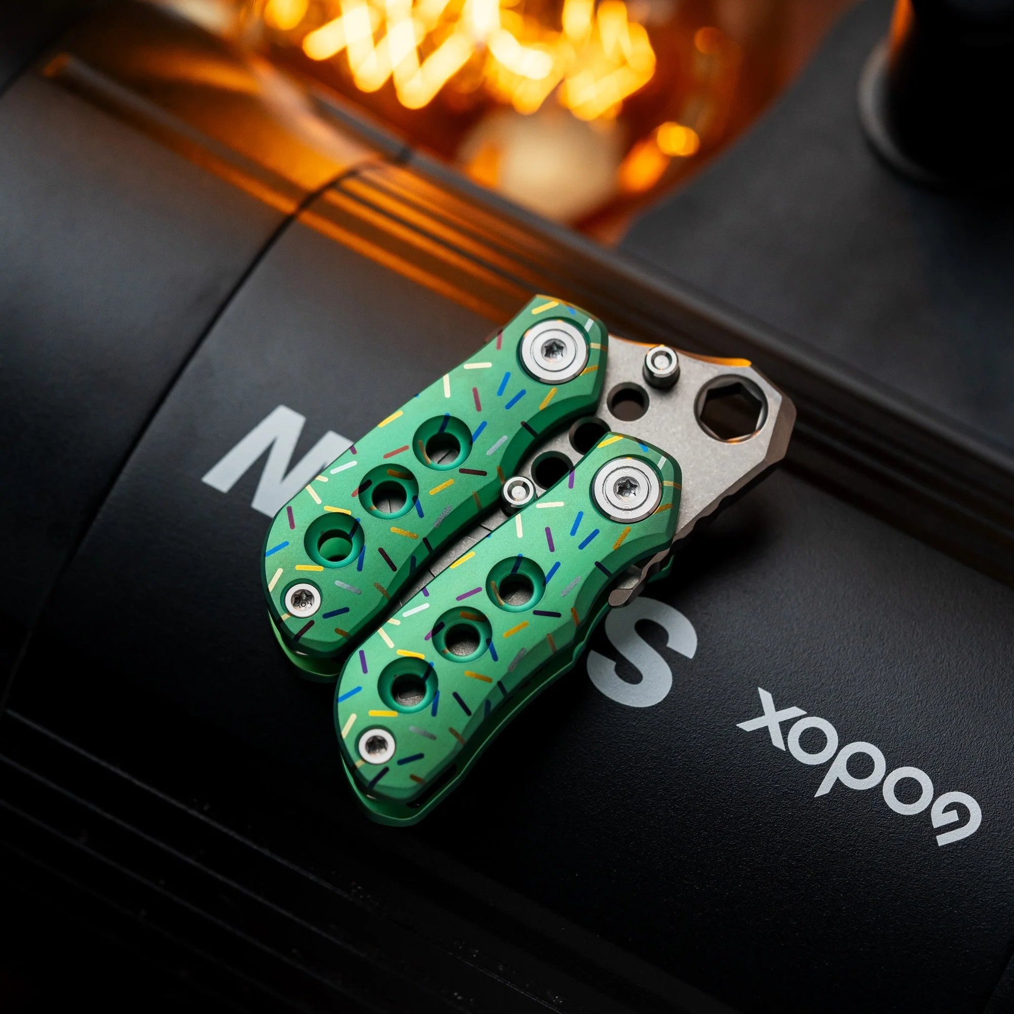 Wanwu V-BLOOD Gravity Fidget Prybar - Image 7